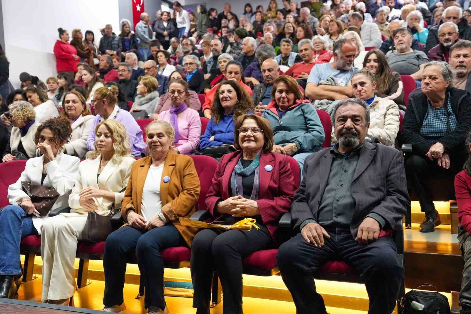 Didim’de ‘Kadın Kadına Özgürlük’ oyunu sanatseverlerle buluştu
