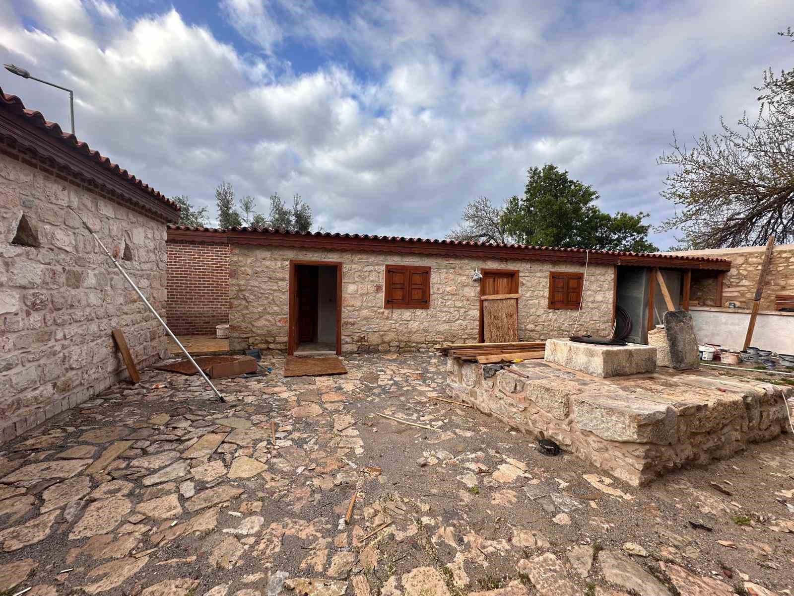 Didim’de restorasyonu tamamlanan bina, Turizm Lisesi’ne devredildi
