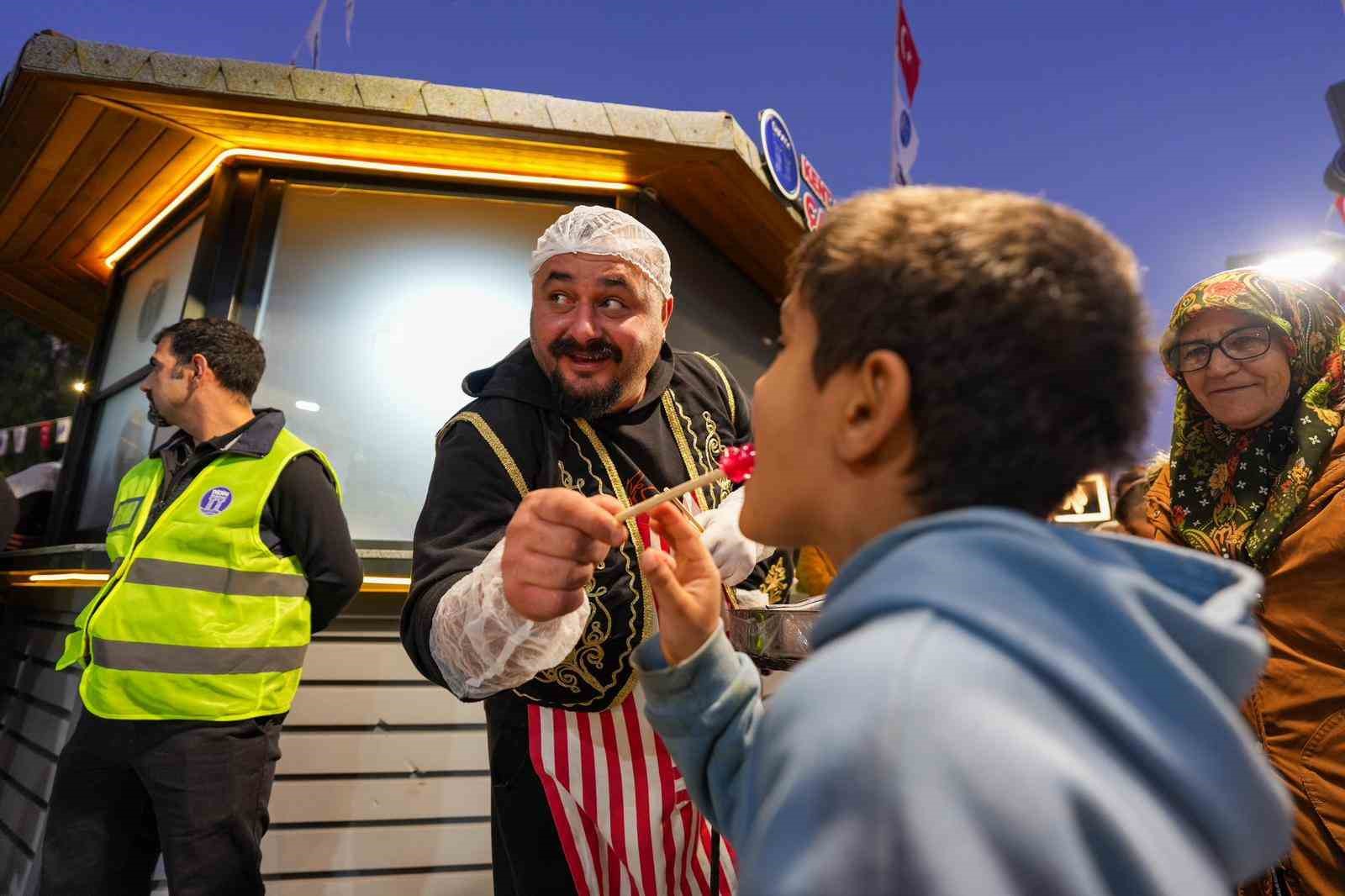 Didim’de vatandaşlar, Didim Belediyesi’nin iftar sofralarında bir araya geldi
