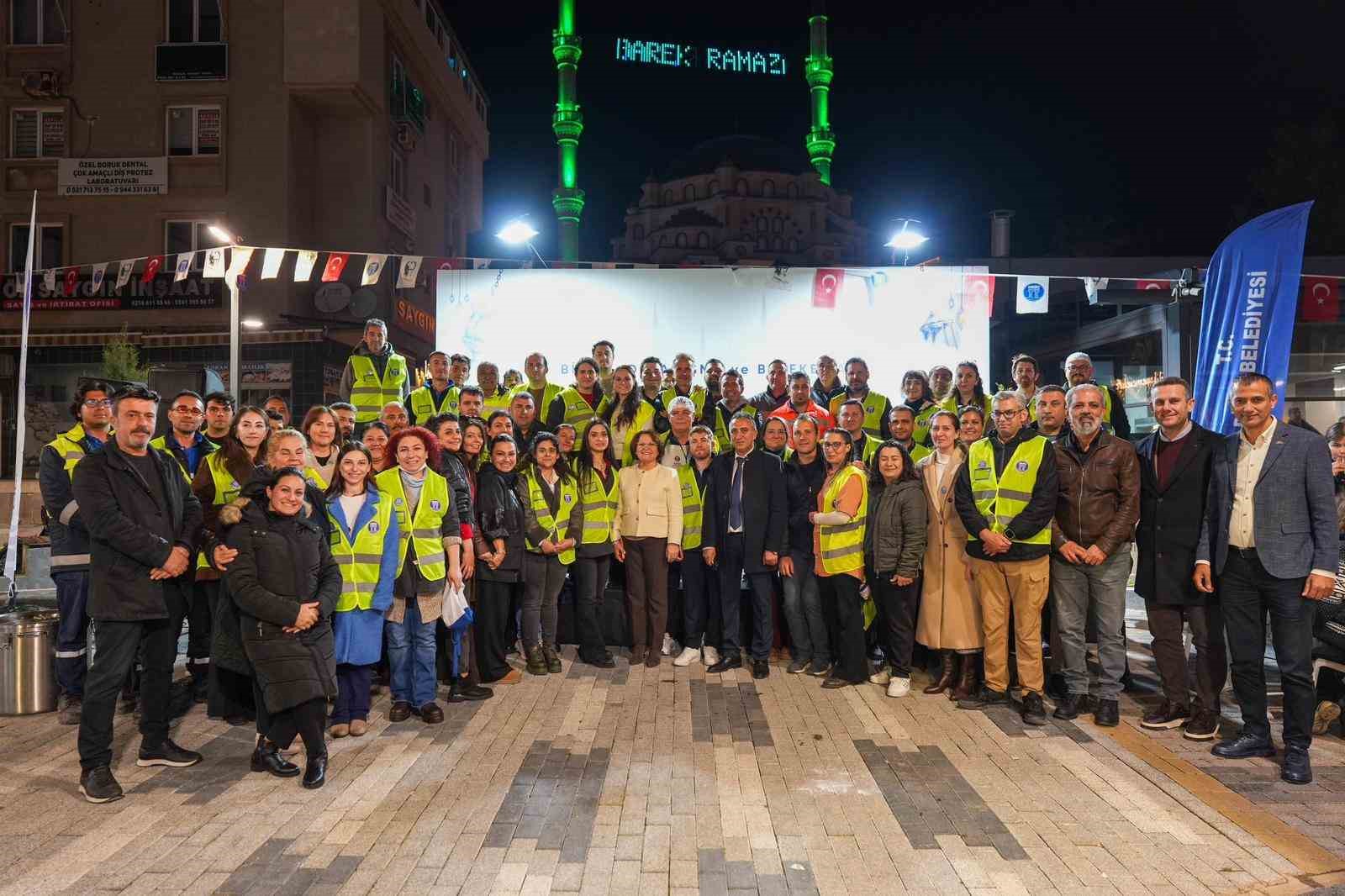 Didim’de vatandaşlar, Didim Belediyesi’nin iftar sofralarında bir araya geldi
