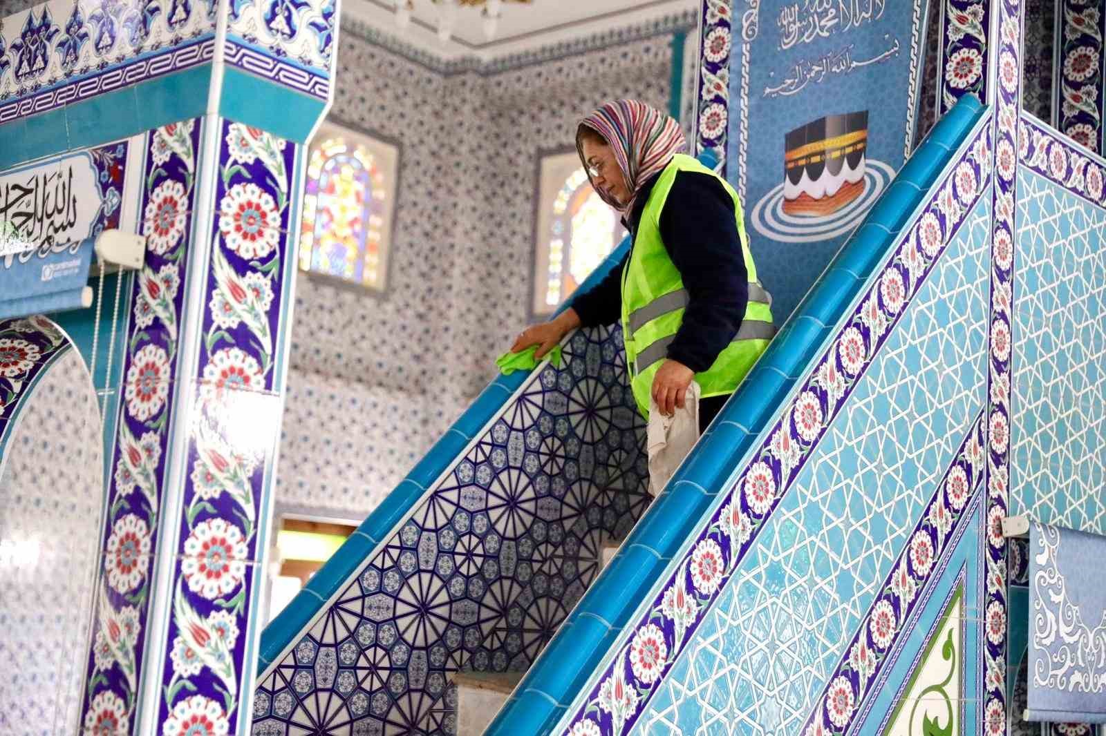Didim’deki camilerde Ramazan ayı öncesi temizlik çalışmaları yoğunlaştırıldı
