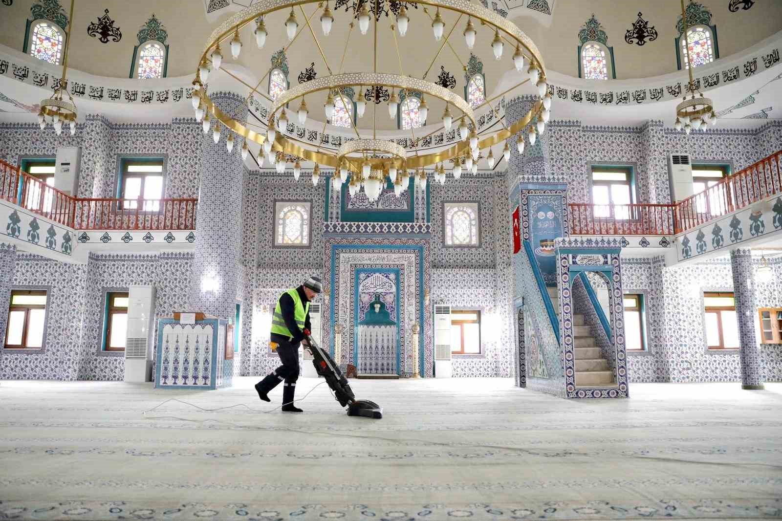Didim’deki camilerde Ramazan ayı öncesi temizlik çalışmaları yoğunlaştırıldı
