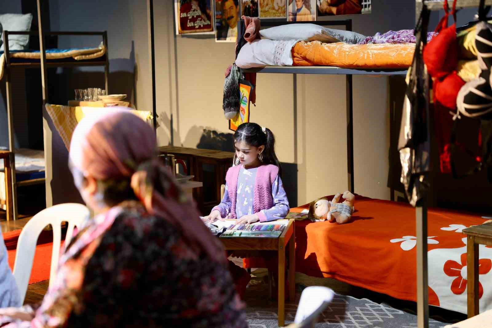 Didim’deki kadınlara yönelik tiyatro oyunu yoğun ilgi gördü
