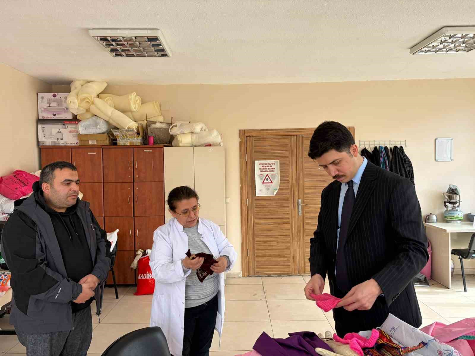 Digor Kaymakamı Ahmed Tayyib Kahraman’dan Halk Eğitimi Merkezi’ne ziyaret
