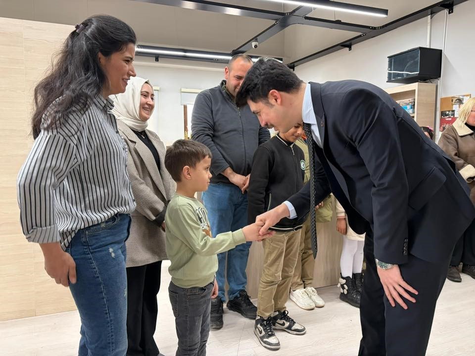 Digor’da Kütüphane Haftası coşkusu: En çok okuyan öğrenciler ödüllendirildi
Digor’da Kütüphane Haftası coşkusu: En çok okuyan öğrenciler ödüllendirildi