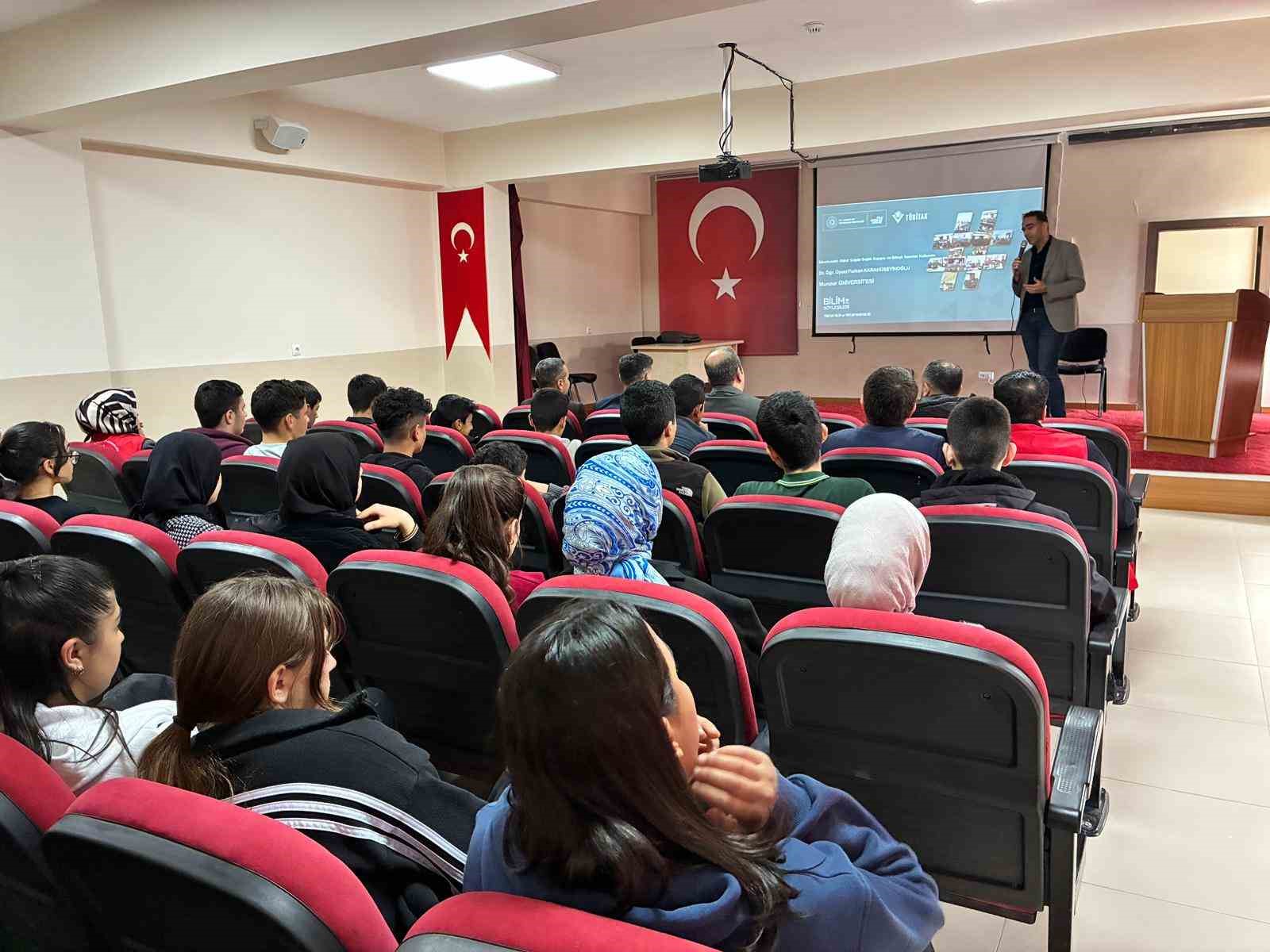 Dijital çağın yeni tehdidi "siberkondri" masaya yatırıldı
