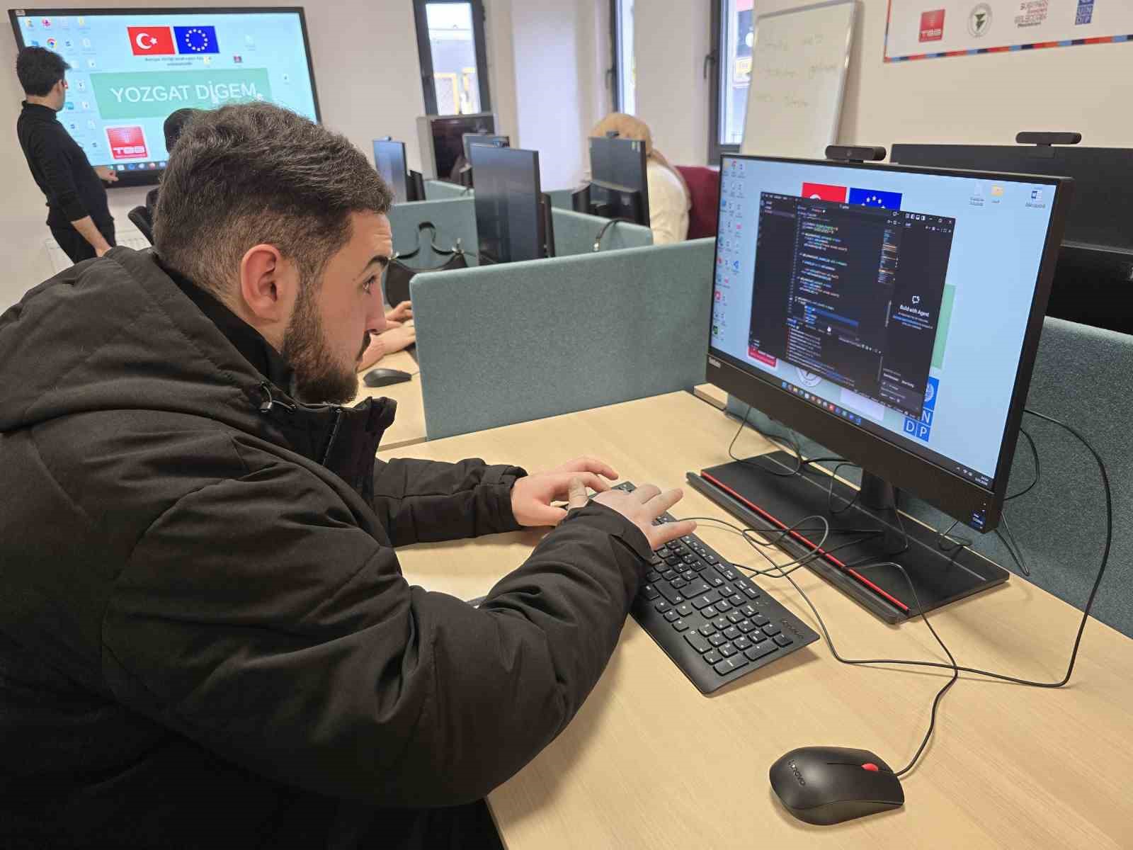 Dijital Gençlik Merkezi yazılım meraklılarına kapılarını açıyor
