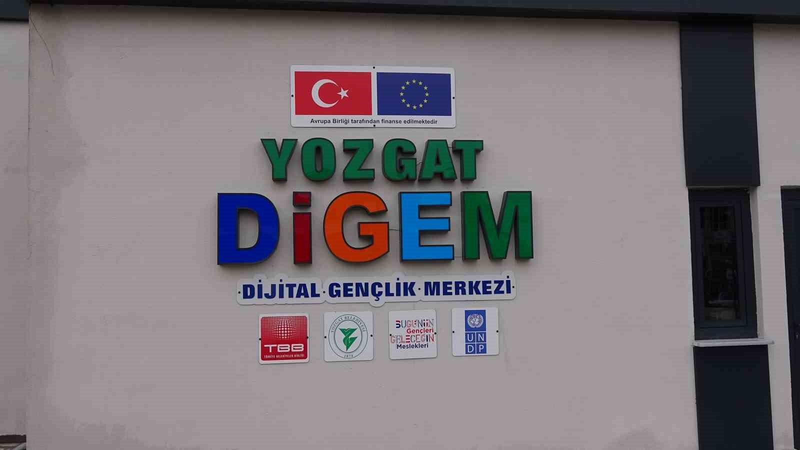 Dijital Gençlik Merkezi yazılım meraklılarına kapılarını açıyor
