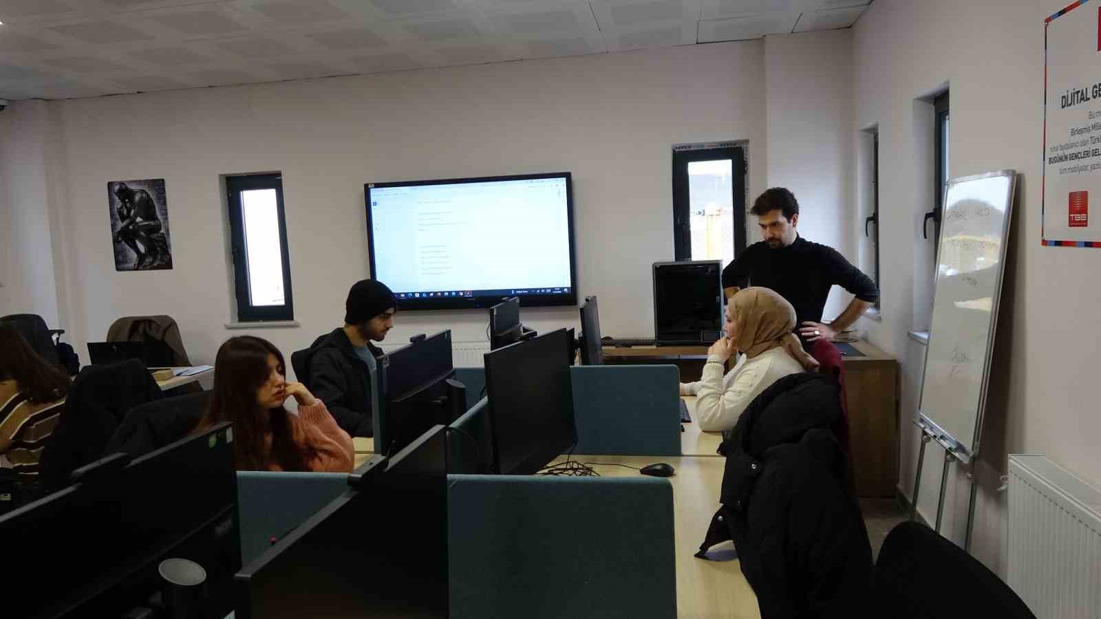 Dijital Gençlik Merkezi yazılım meraklılarına kapılarını açıyor
