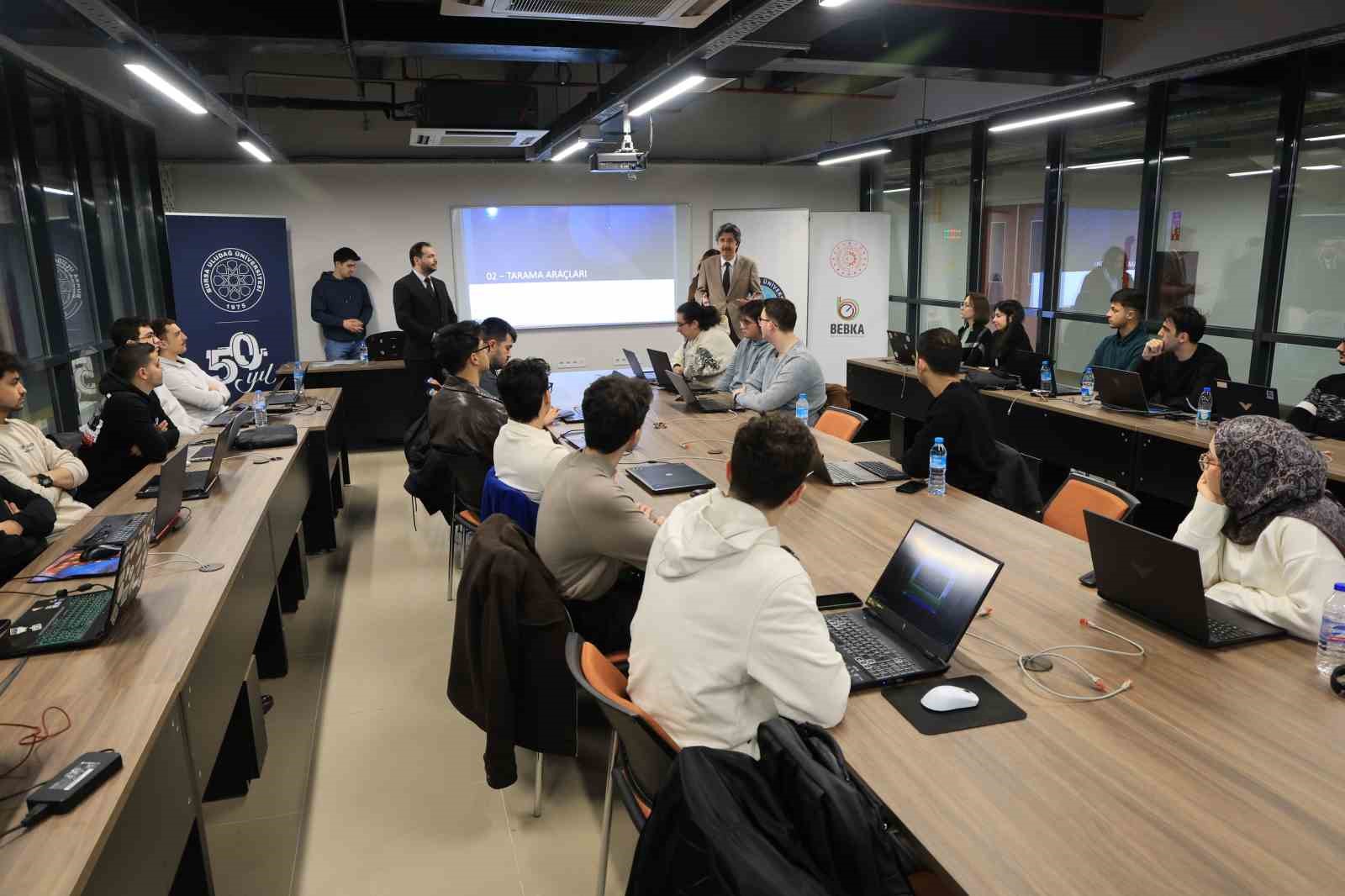 Dijital vatanın muhafızları Bursa’da yetişiyor
Dijital vatanın muhafızları Bursa’da yetişiyor