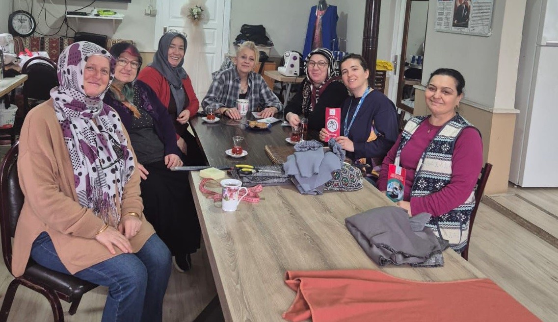 Dikiş kursu kursiyerlerine sağlık eğitimi
