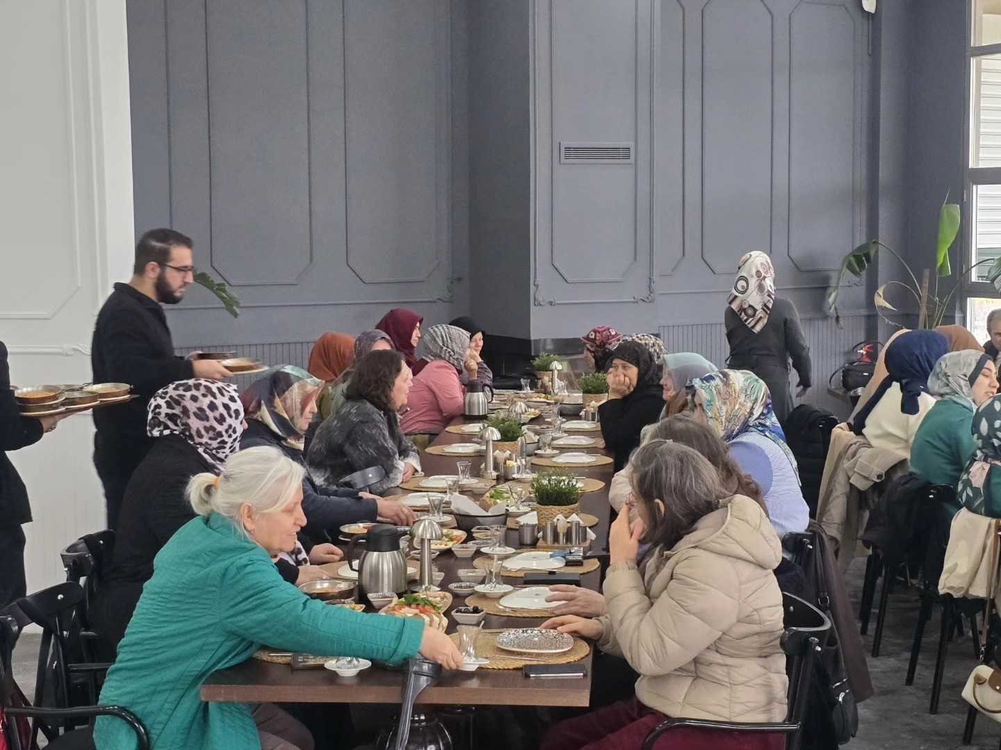 Dikiş nakış kursu kursiyerleri kahvaltıda buluştu
