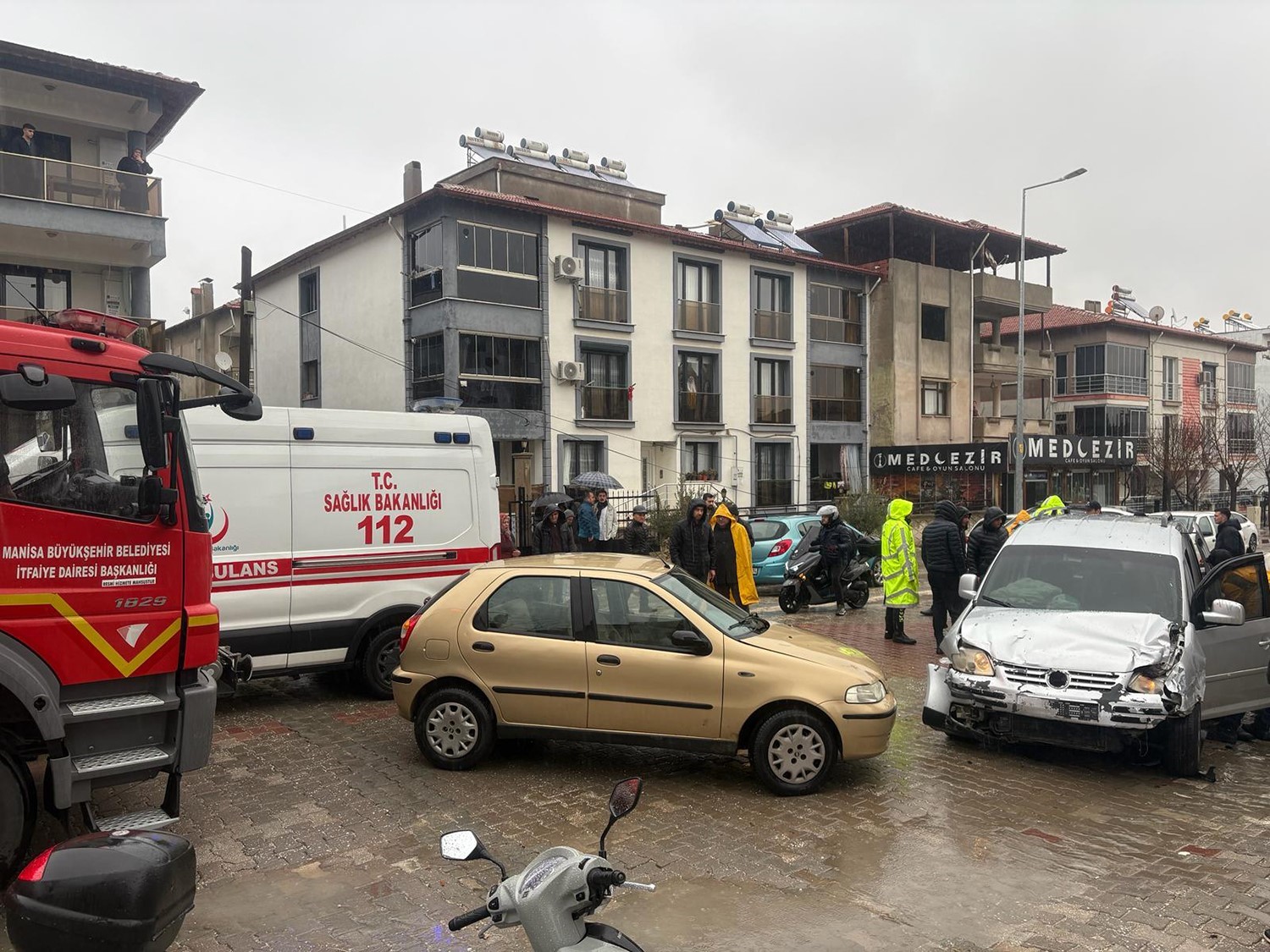 Dikkatsizlik kazayı beraberinde getirdi: 2 yaralı
