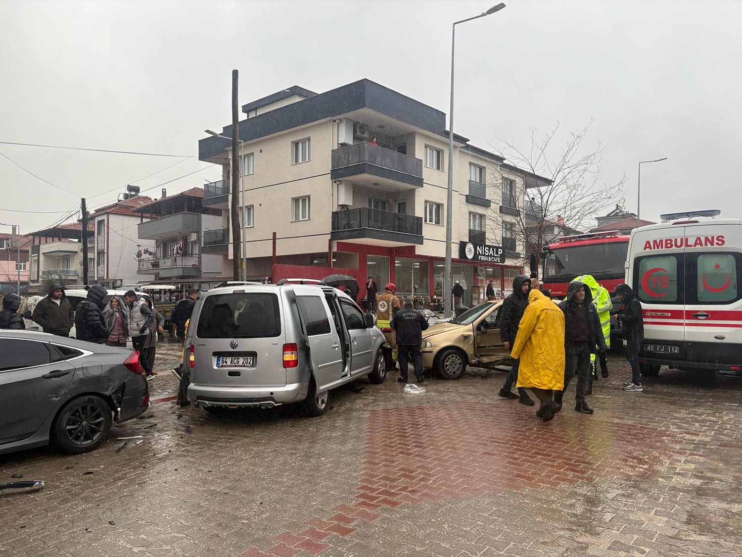 Dikkatsizlik kazayı beraberinde getirdi: 2 yaralı
