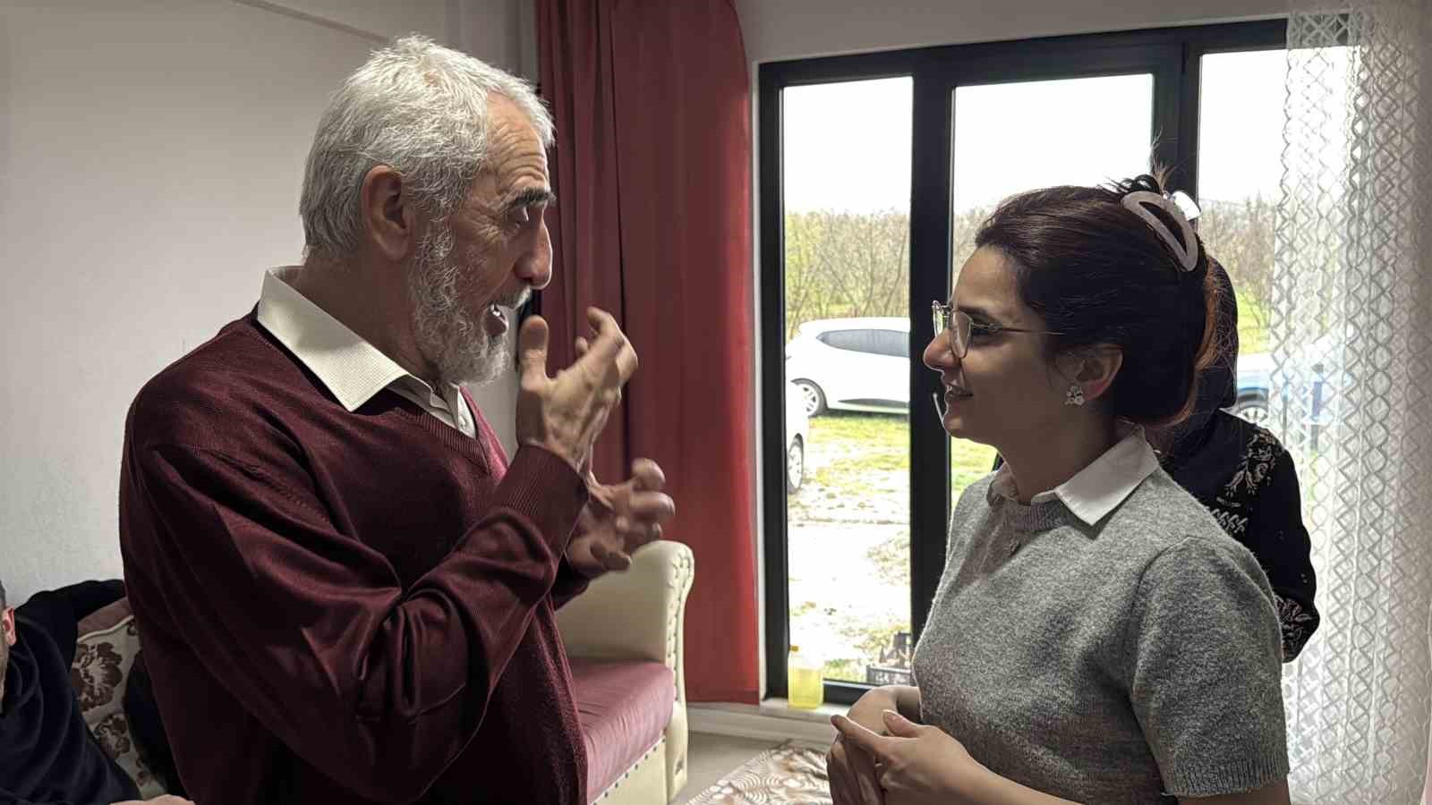 Diller sustu, sevgi konuştu: Bu bayram herkesi duygulandırdı
Diller sustu, sevgi konuştu: Bu bayram herkesi duygulandırdı