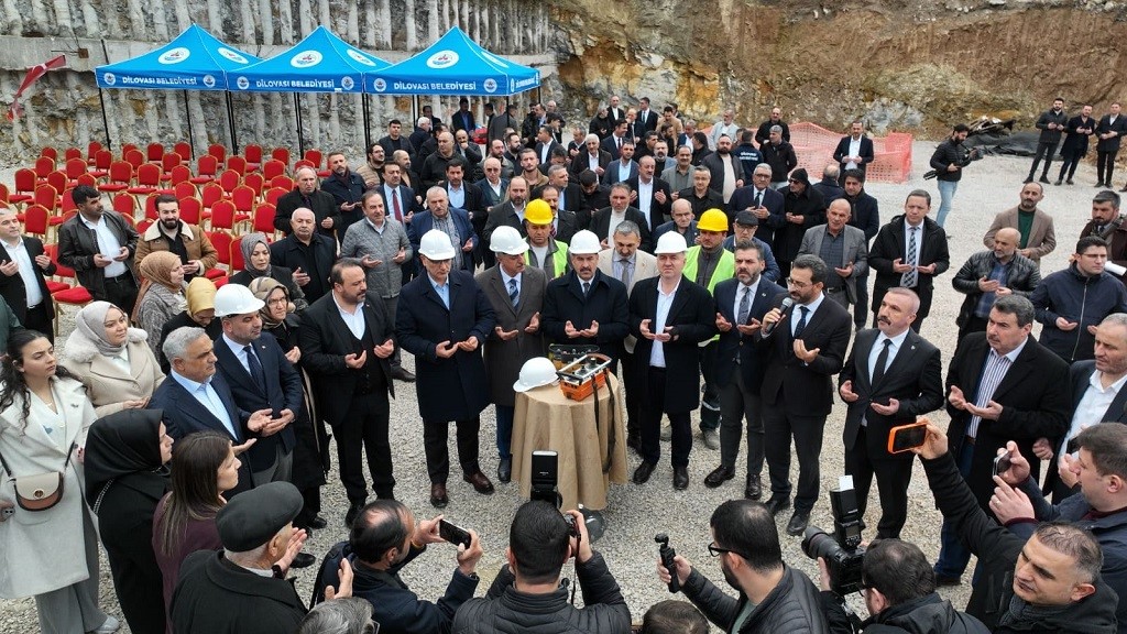 Dilovası Kent Meydanı projesinin temeli atıldı

