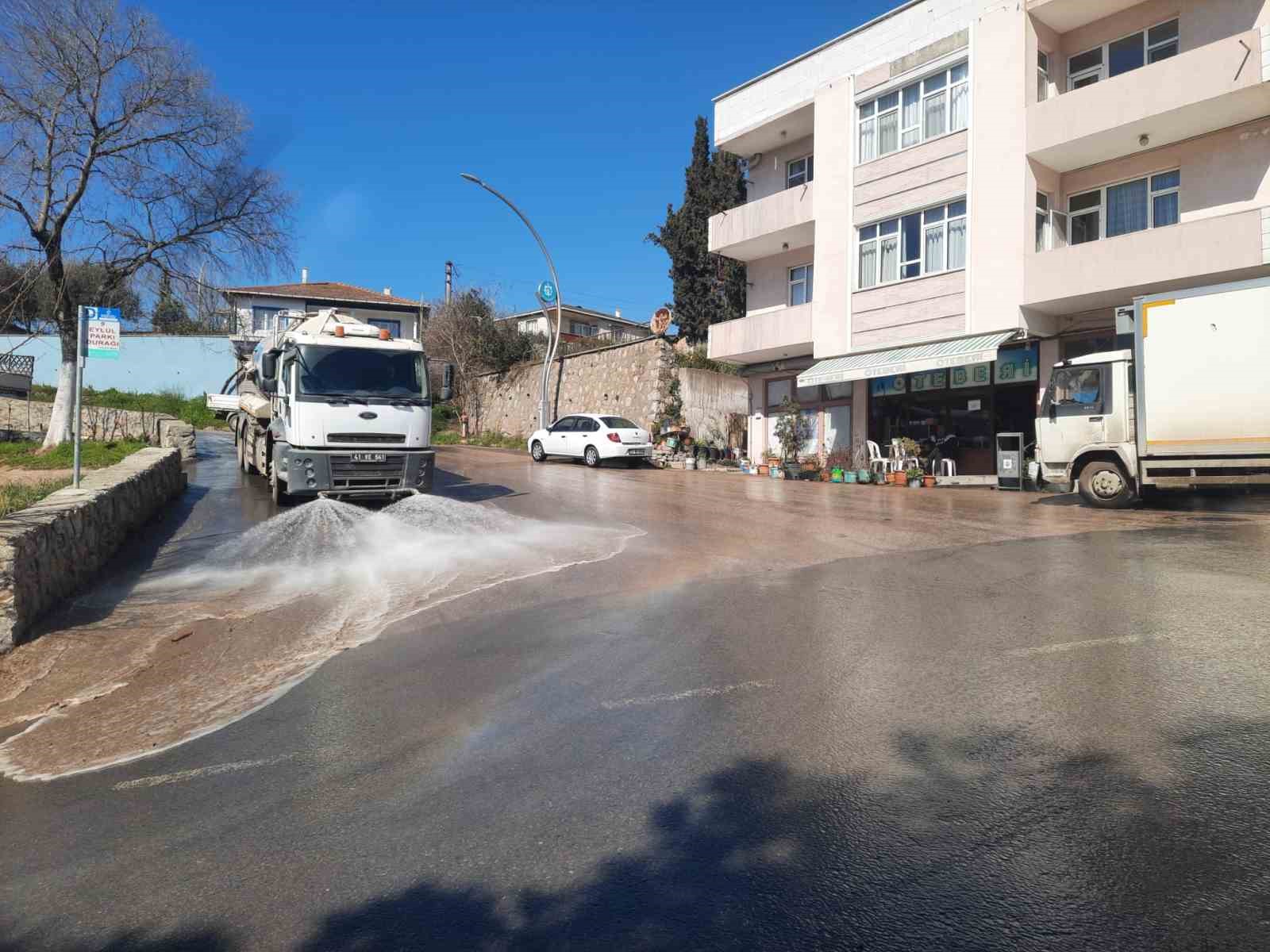 Dilovası’nda cadde ve pazar yerlerinde Ramazan ayı temizliği
