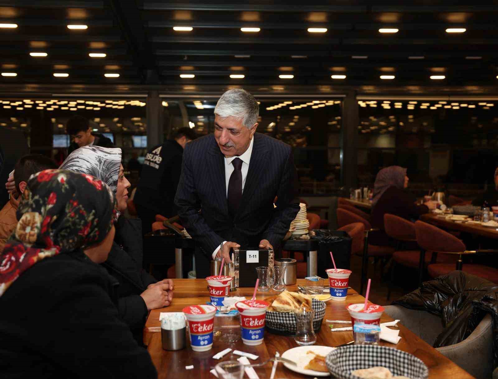 Dilovası’nda yetim ve öksüz aileleri için iftar programı düzenlendi
Dilovası’nda yetim ve öksüz aileleri için iftar programı düzenlendi