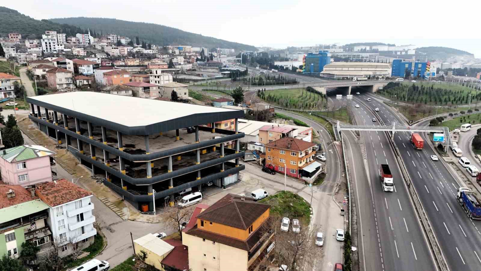 Dilovası’ndaki katlı otopark belediye hizmet binasına dönüştürülüyor
