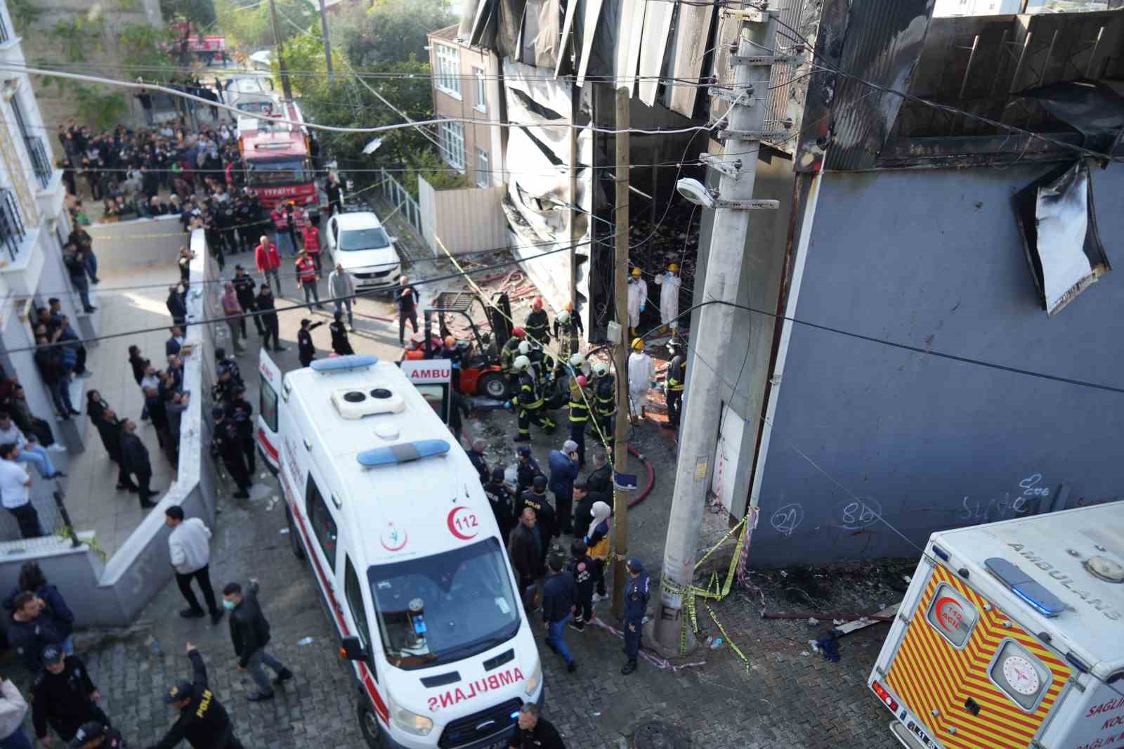 Dilovası’ndaki parfüm tesisi yangını davasında sanıklar hakim karşısında
