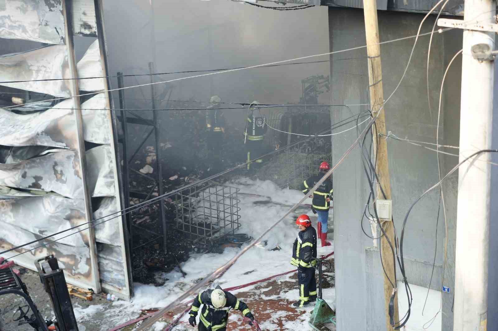 Dilovası’ndaki yangın davasında çevre sakinleri tanık olarak dinlendi
Dilovası’ndaki yangın davasında çevre sakinleri tanık olarak dinlendi