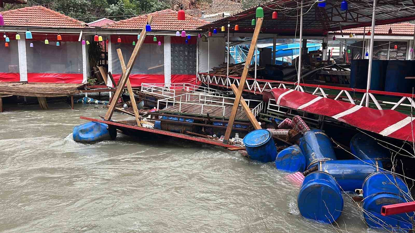 Dimçayı taştı, işletmeler su altında kaldı hasarın boyutu dronla görüntülendi
