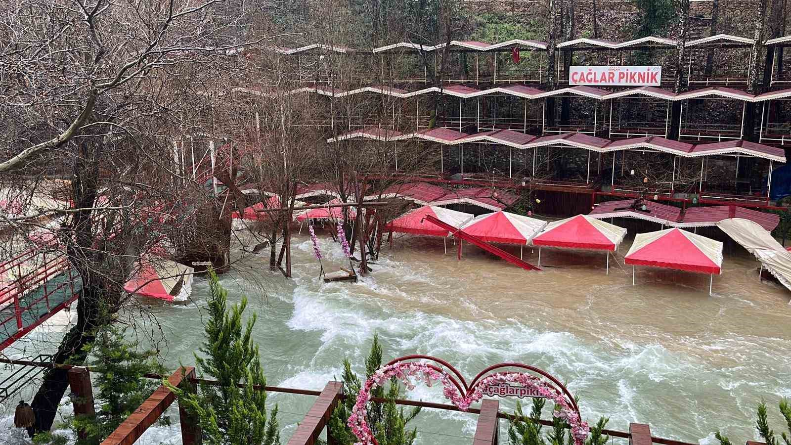 Dimçayı taştı, işletmeler su altında kaldı hasarın boyutu dronla görüntülendi
