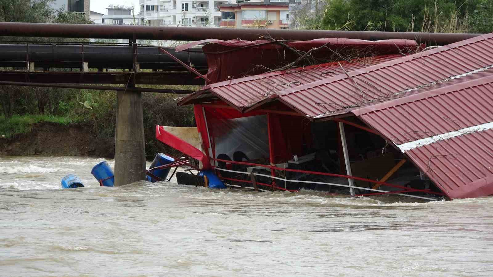Dimçayı taştı, işletmeler su altında kaldı hasarın boyutu dronla görüntülendi
