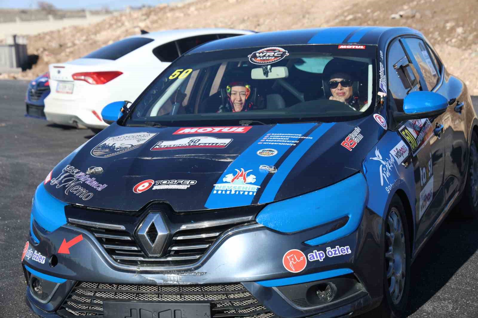 Dimili kadınlardan copilot deneyimi
Dimili kadınlardan copilot deneyimi