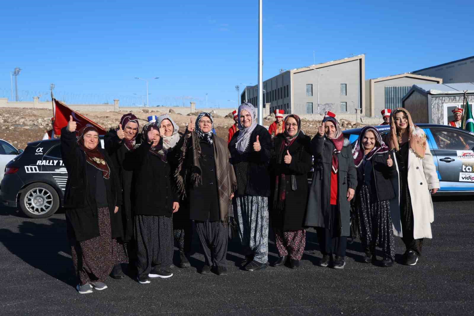 Dimili kadınlardan copilot deneyimi
Dimili kadınlardan copilot deneyimi