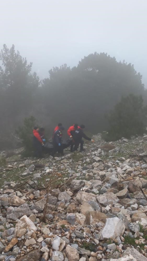 Dinamit patlamasıyla ölen şahsın uçuruma atıldığı iddiası
