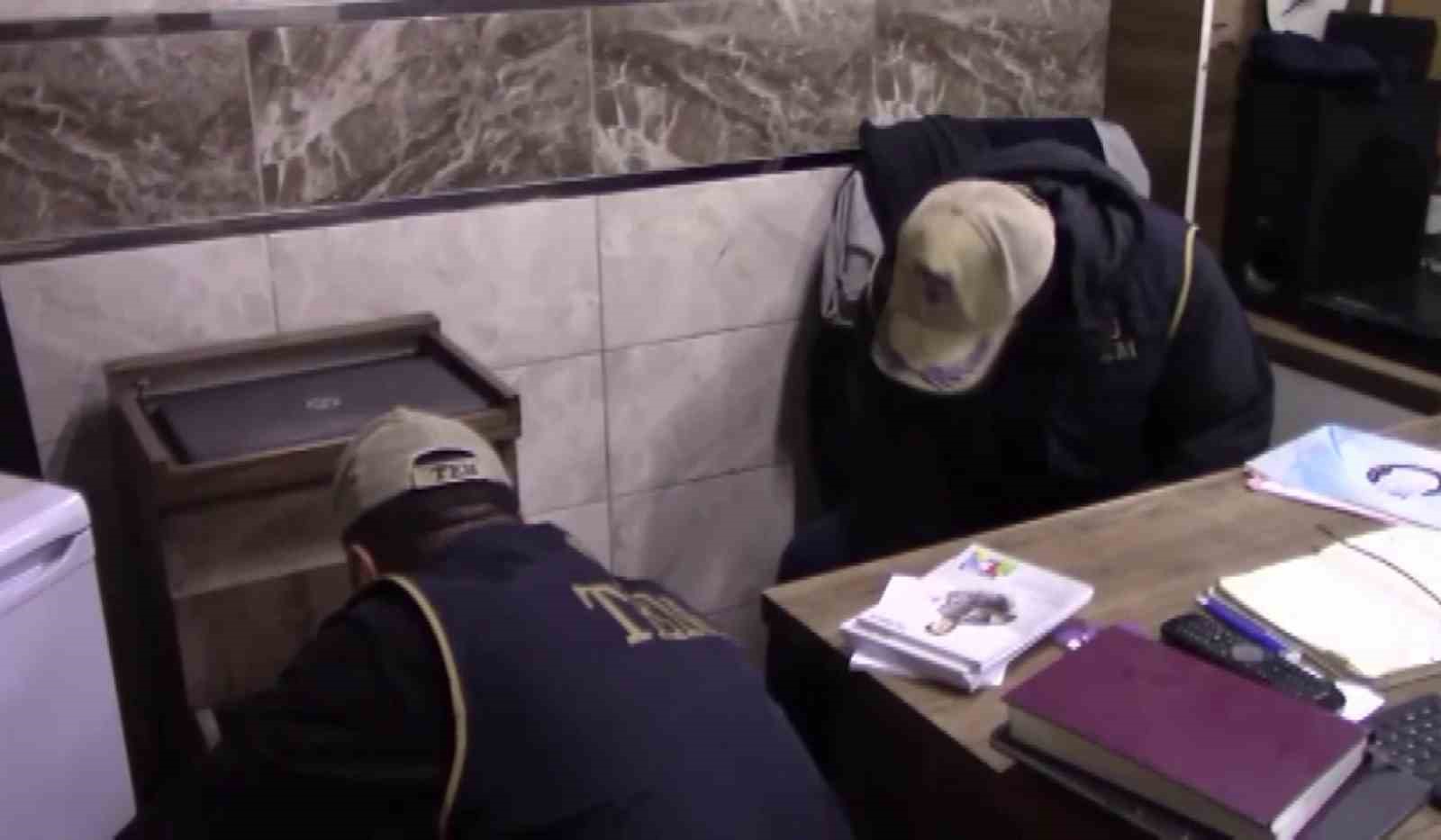 Dini istismar eden terör yapılanmasına eş zamanlı baskın: 4 tutuklama
