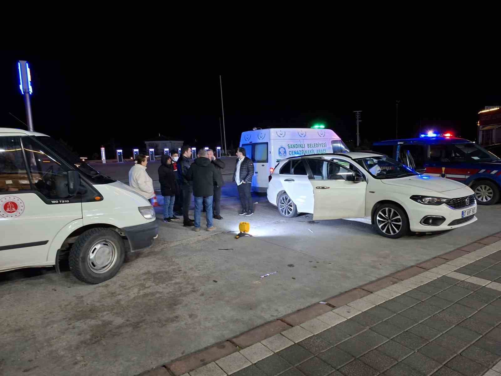 Dinlenme tesisinde 5 gündür park halinde olan otomobilden ceset çıktı
