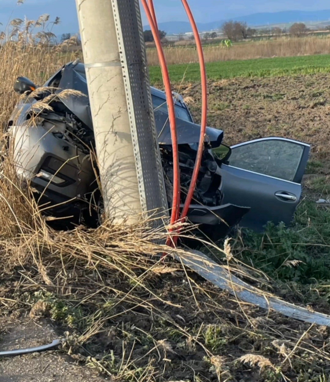 Direğe çarpan otomobil sürücüsü yaralandı
