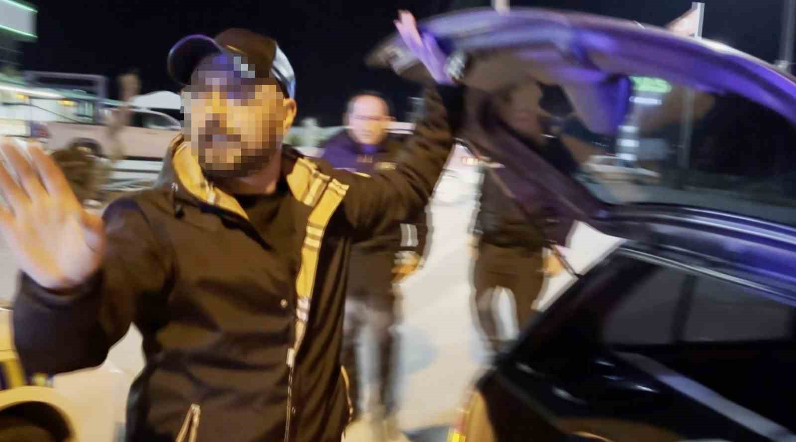 Direksiyon başında alkollü yakalandı, polise "Problemli olan sizsiniz" dedi
