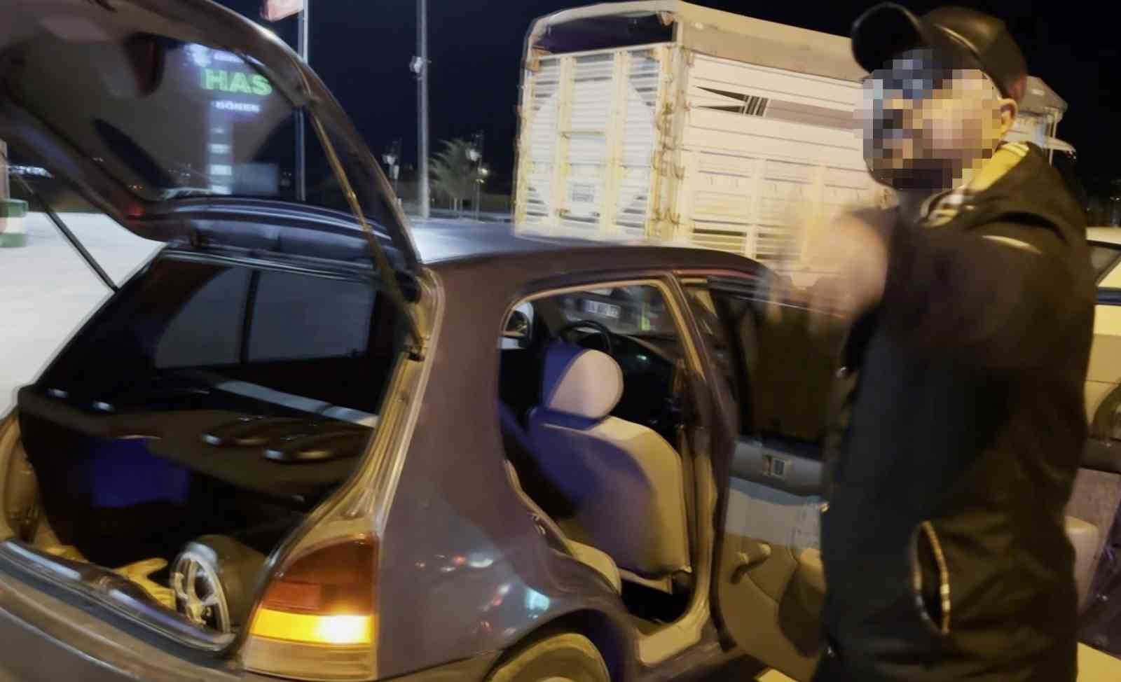 Direksiyon başında alkollü yakalandı, polise "Problemli olan sizsiniz" dedi
