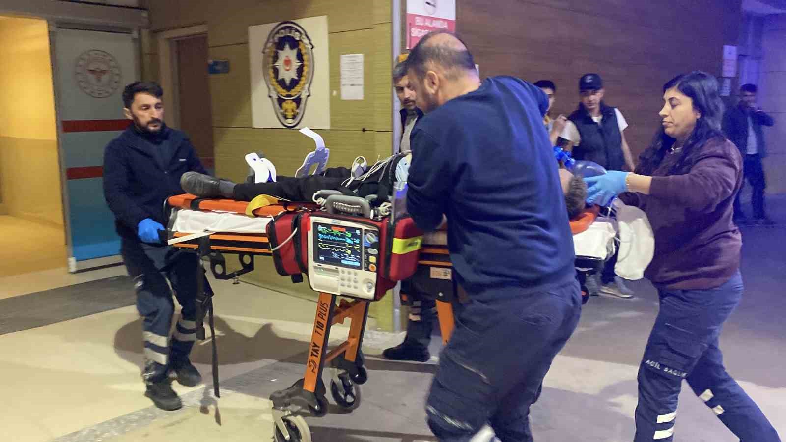 Direksiyon başında kalp krizi geçirince kaza yaptı: Kalbi duran sürücüye 112 ekipleri müdahale etti
