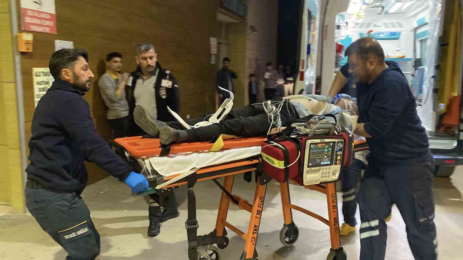 Direksiyon başında kalp krizi geçirince kaza yaptı: Kalbi duran sürücüye 112 ekipleri müdahale etti
