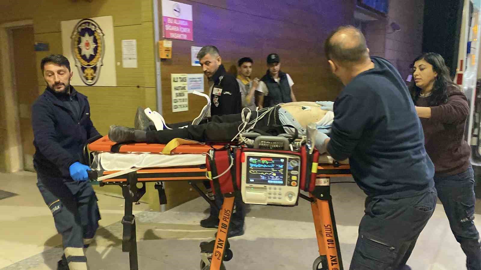 Direksiyon başında kalp krizi geçirince kaza yaptı: Kalbi duran sürücüye 112 ekipleri müdahale etti
