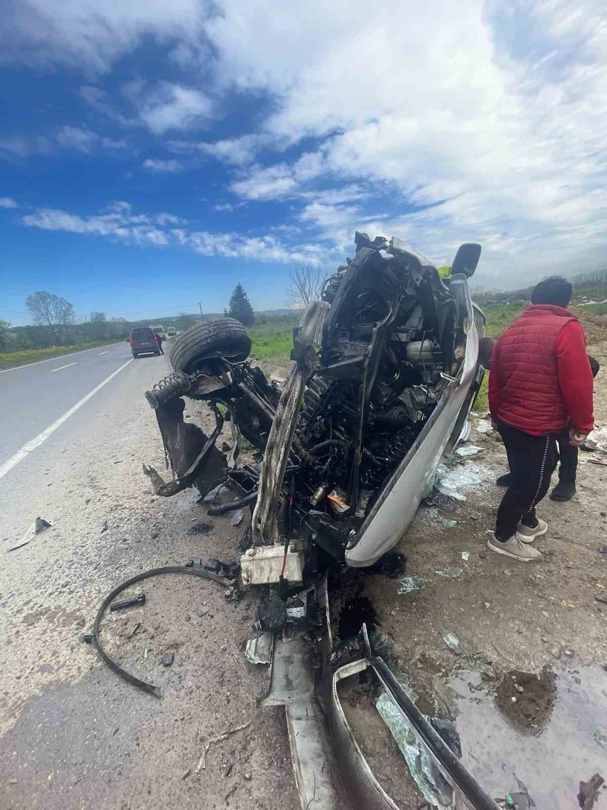 Direksiyon hakimiyetini kaybetti, yağmur suyu kanalına devrildi: 1 yaralı
