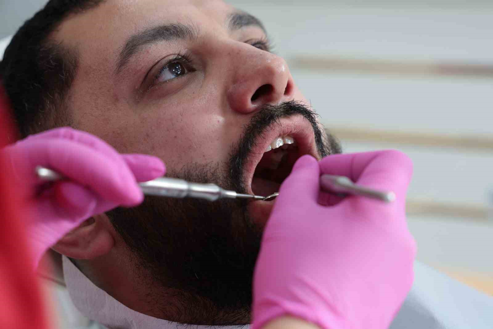 Diş hekiminden uyarı, iftardan sahura bardak bardak çay içenler dikkat
