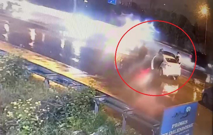 Diş hekimini adım adım takip edip kaza süsü ile durdurup darp ettiler
Diş hekimini adım adım takip edip kaza süsü ile durdurup darp ettiler