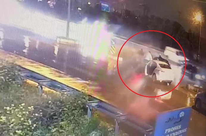 Diş hekimini adım adım takip edip kaza süsü ile durdurup darp ettiler
Diş hekimini adım adım takip edip kaza süsü ile durdurup darp ettiler