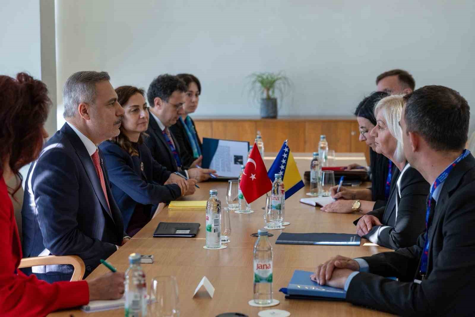Dışişleri Bakanı Fidan, Bosna-Hersek Bakanlar Konseyi Başkanı Kristo ile bir araya geldi
