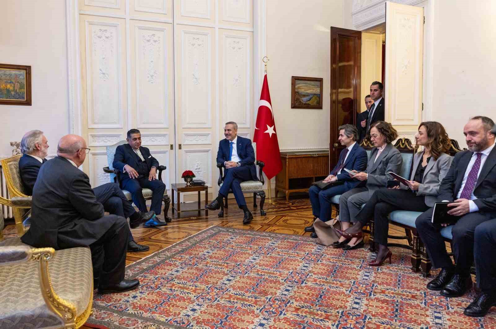 Dışişleri Bakanı Fidan, İngiliz parlamentosu üyeleriyle bir araya geldi
