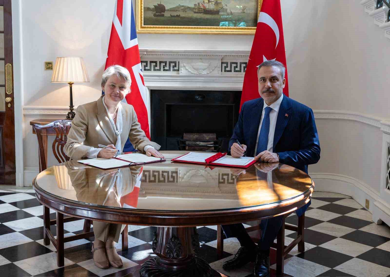 Dışişleri Bakanı Fidan, İngiltere’de
