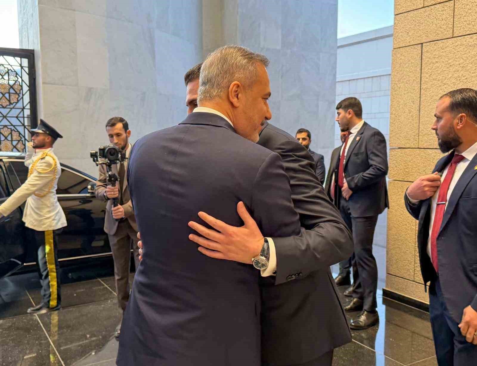 Dışişleri Bakanı Fidan, Suriye Devlet Başkanı eş-Şara ile bir araya geldi
