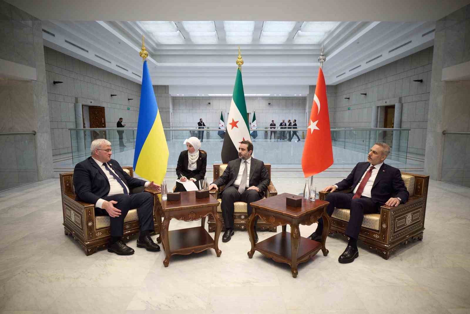 Dışişleri Bakanı Fidan, Suriyeli ve Ukraynallı mevkidaşları ile üçlü görüşme gerçekleştirdi
