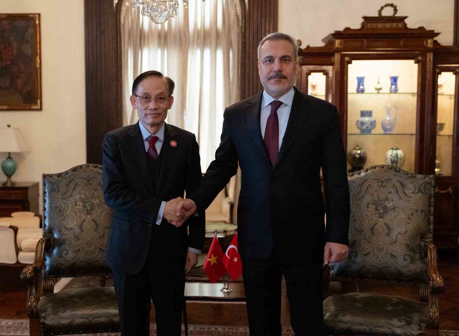 Dışişleri Bakanı Fidan, Vietnamlı mevkidaşı Le Hoai Trung ile bir araya geldi
