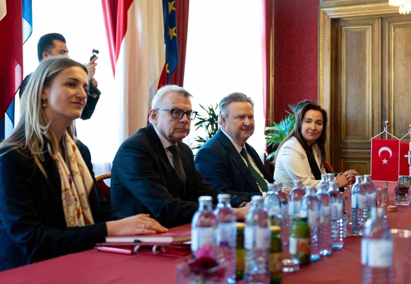 Dışişleri Bakanı Fidan, Viyana Eyalet Başbakanı Ludwig ile bir araya geldi
